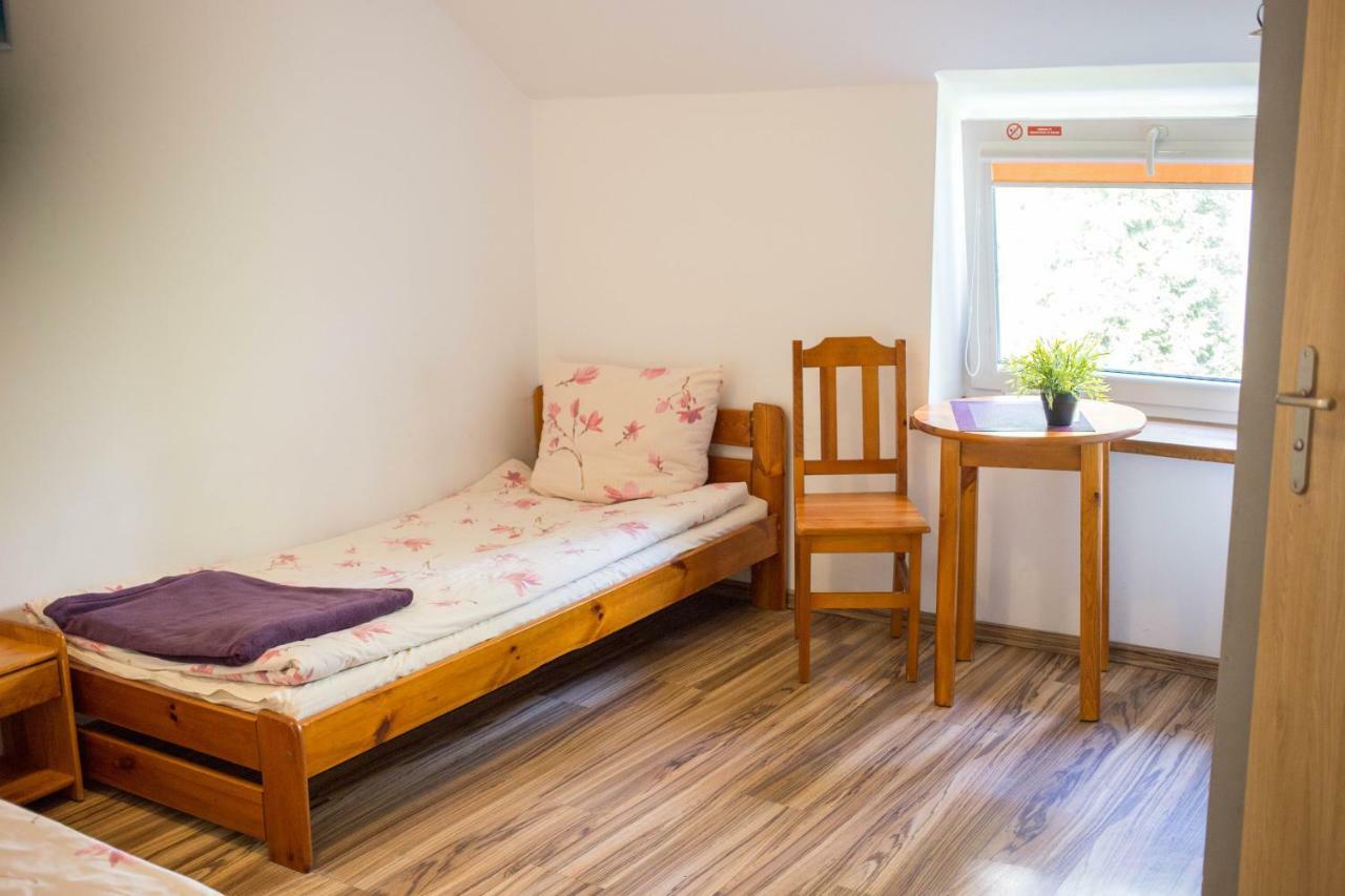 Hotelik Okecie 39 - Nocleg I Parking Blisko Lotnisko Okecie Βαρσοβία Εξωτερικό φωτογραφία