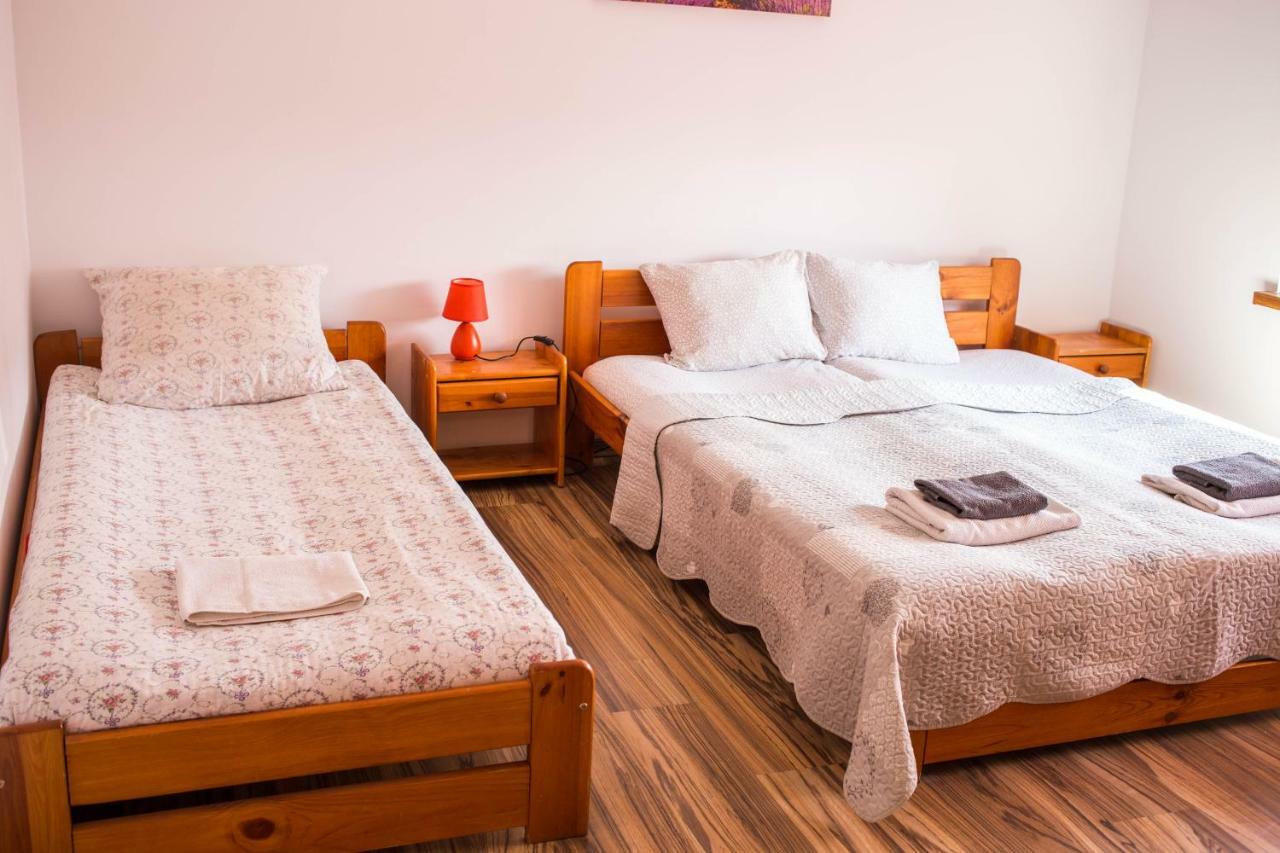 Hotelik Okecie 39 - Nocleg I Parking Blisko Lotnisko Okecie Βαρσοβία Εξωτερικό φωτογραφία